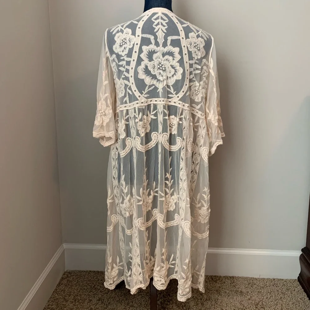 VICI Lace Kimono - Picture 3 of 8